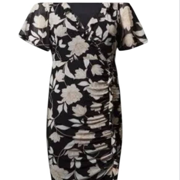 NWT Torrid Black And White Floral Surplice Ruffle Slit Midi Dress 4X - Picture 2 of 5